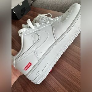 Nike unisex Air Force 1 Low Supreme Mini Box Logo